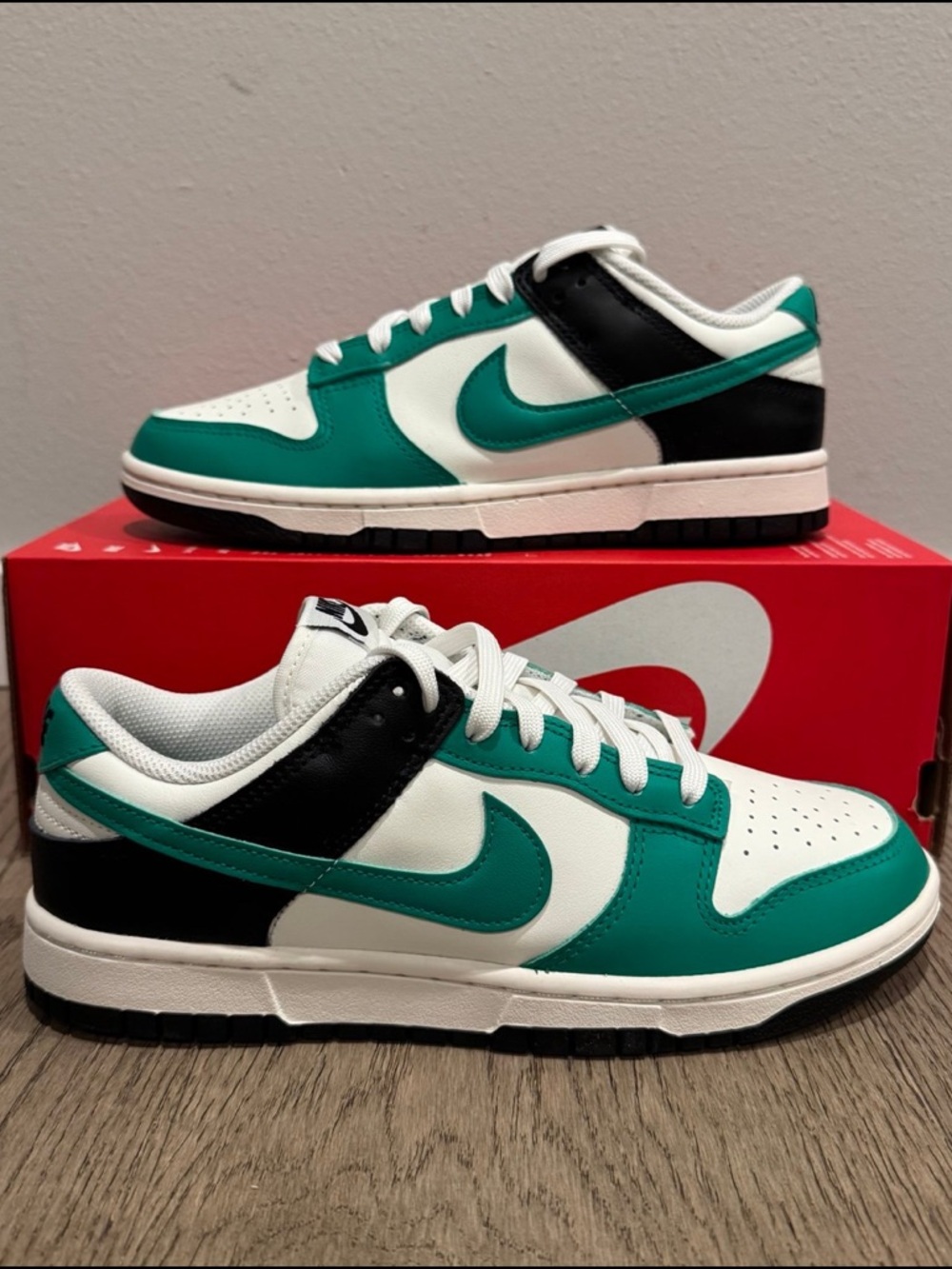 Nike Dunk Low Green Black White NEW